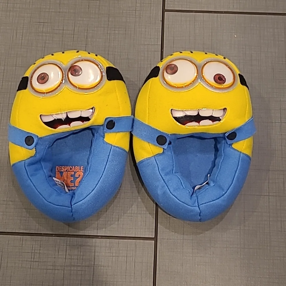 Minion Slippers Size 11-12